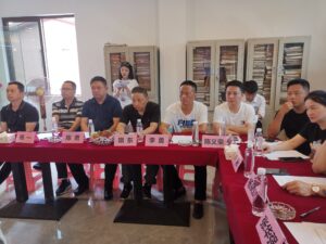 会场后排左