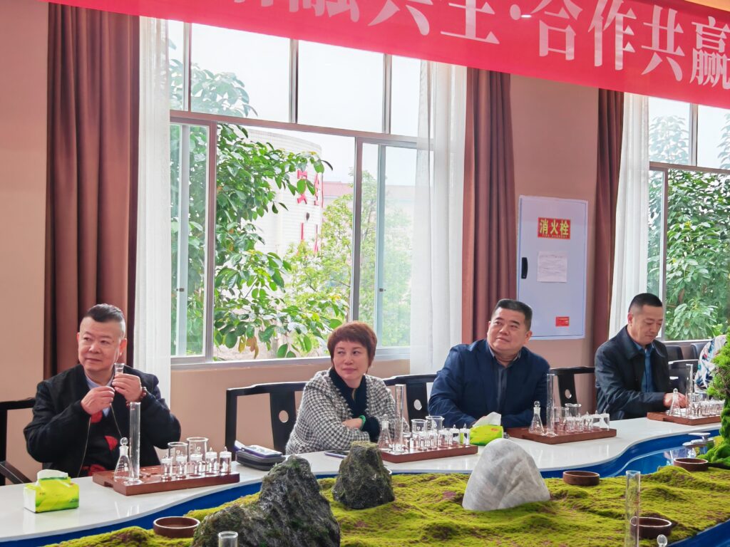舒 品酒