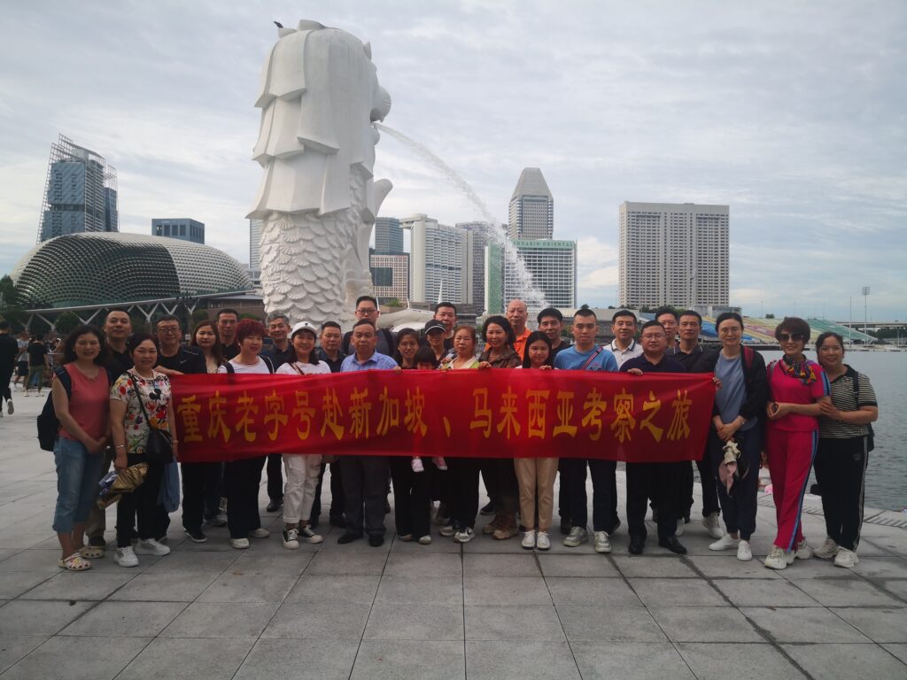 鱼喷泉合影