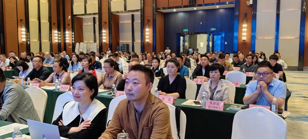 左会场
