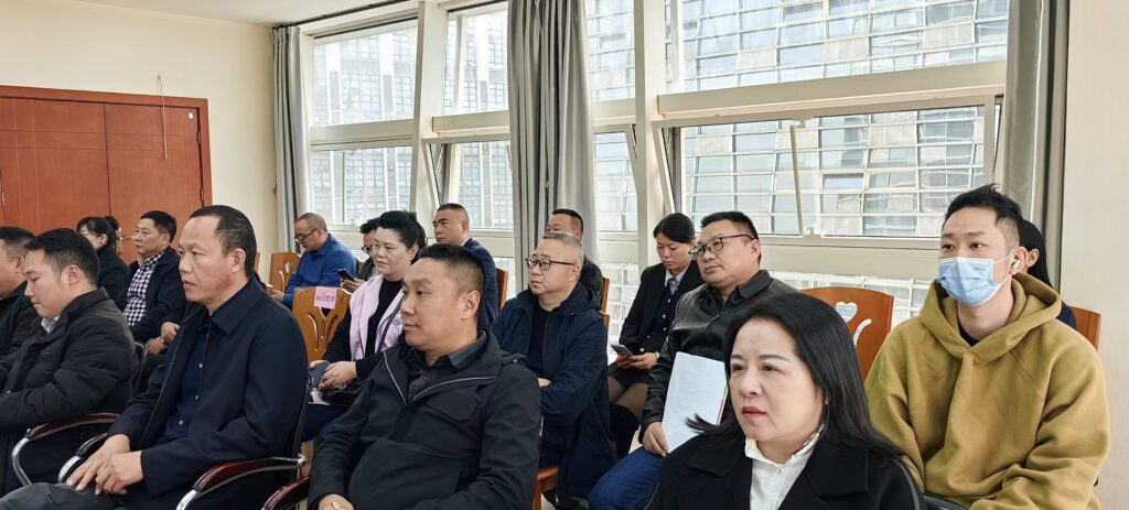后排右