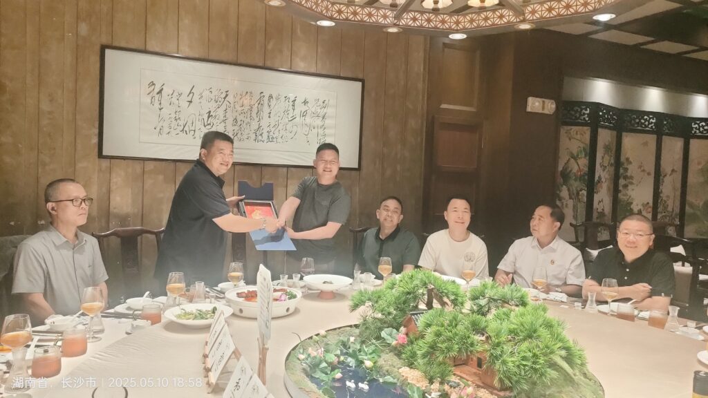 赠送湘绣作品